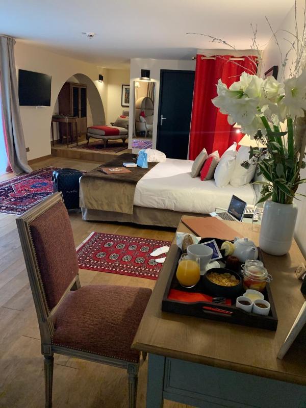 Deluxe Double Room image 3