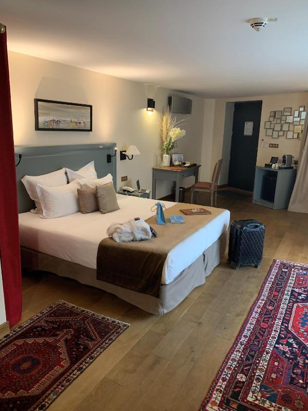 Deluxe Double Room image 4