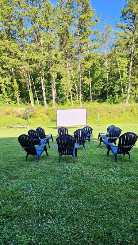 Blue Sky Inn- Complimentary Happy Hour Th-Sun Veteran owned Full Breakfast Best green space 1 mile from Blue Ridge Fire Pit - image 3
