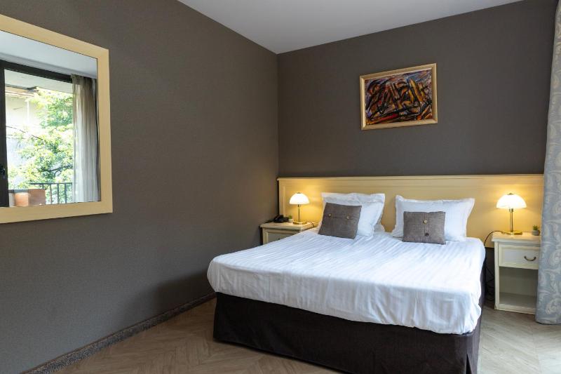 Double Room image 3