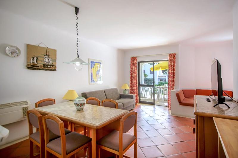 Standard One-Bedroom Apartment image 1