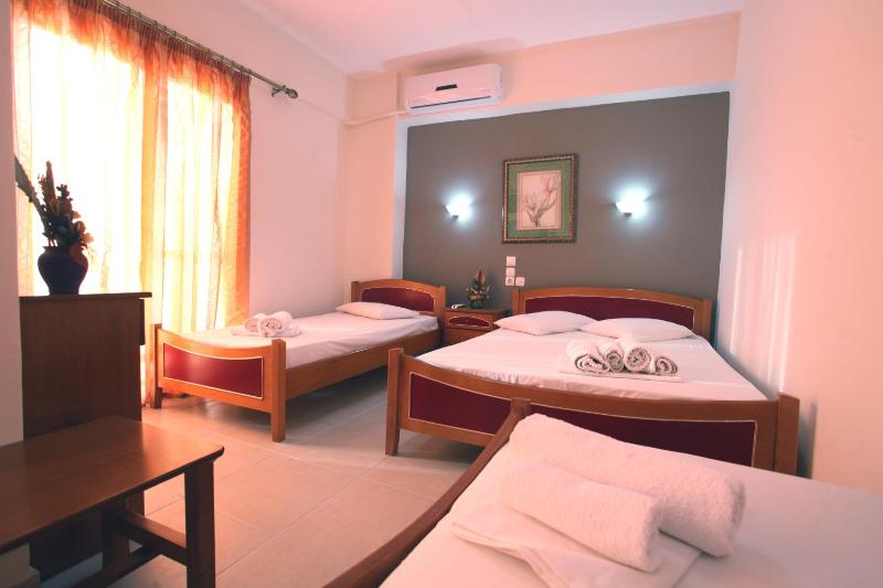 Quadruple Room image 4
