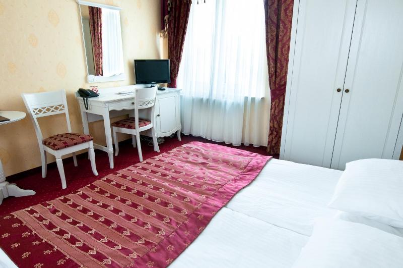 Triple Room image 2