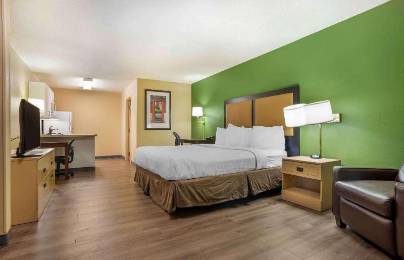 Studio with 1 King Bed - Non-Smoking image 1