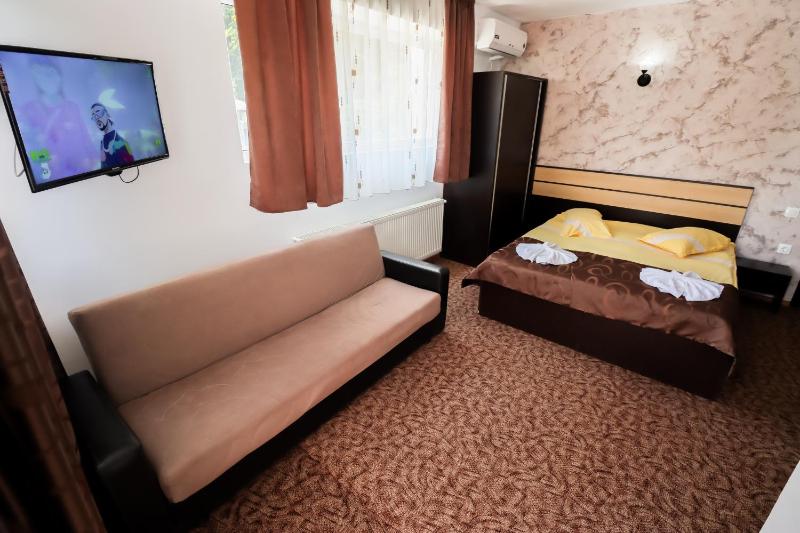 Triple Room image 2