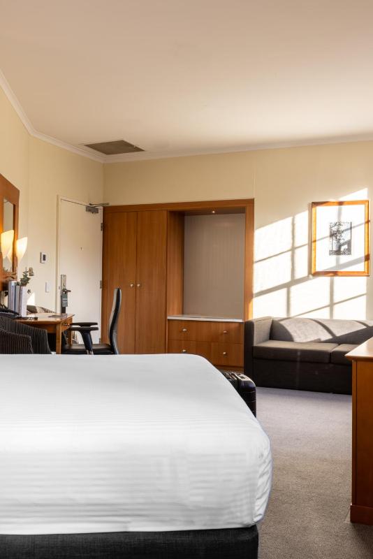 Executive King Room image 3