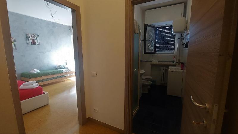 Studio with Balcony - Via Adigetto 17 - Separate Building image 4