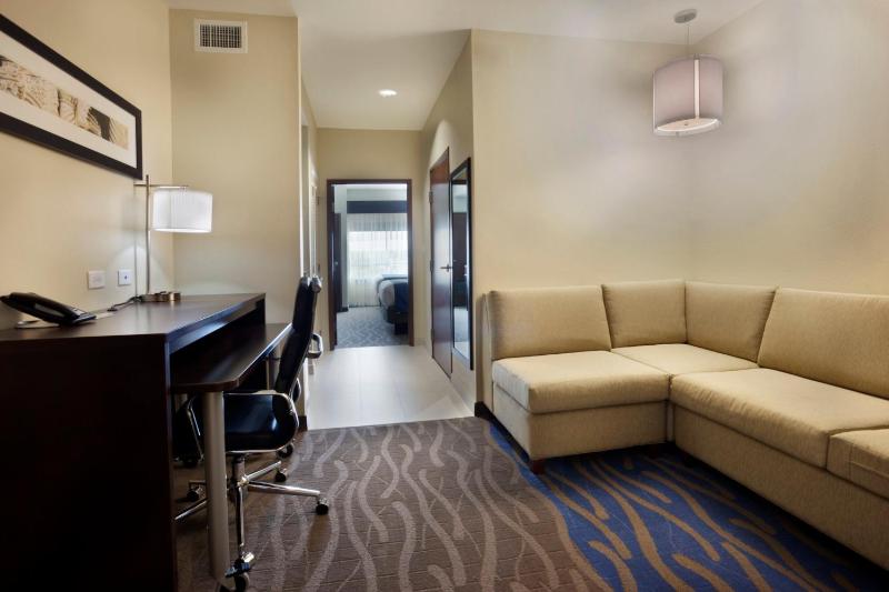 One-Bedroom King Suite image 2