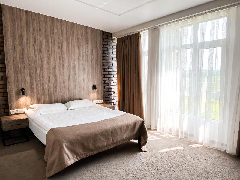 Deluxe Double Room image 2