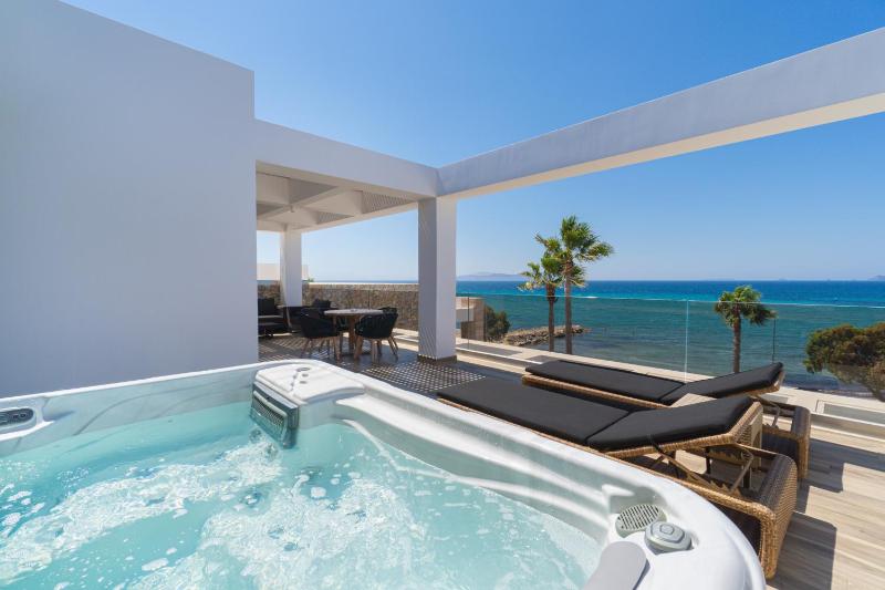 Master Suite Sea View with Outdoor Jacuzzi image 4