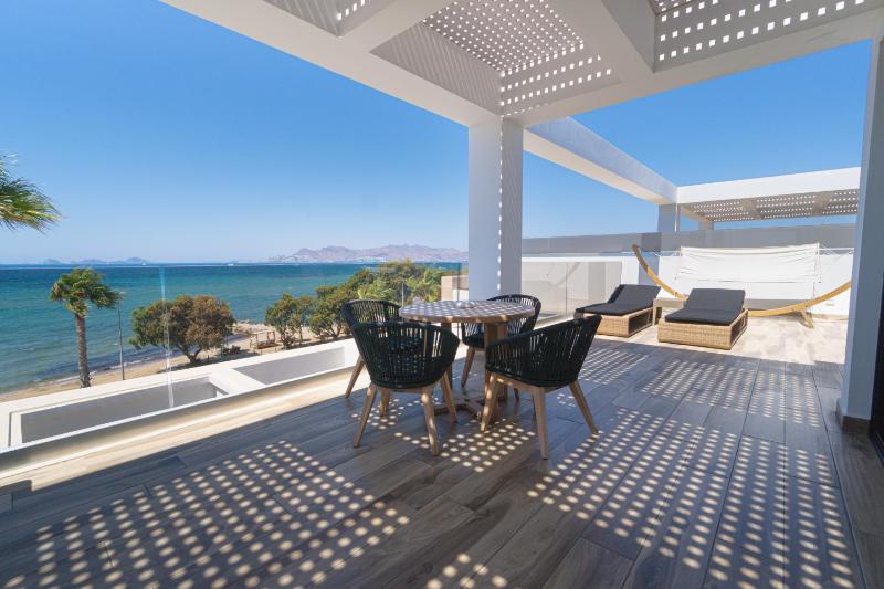 Master Suite Sea View with Outdoor Jacuzzi image 3