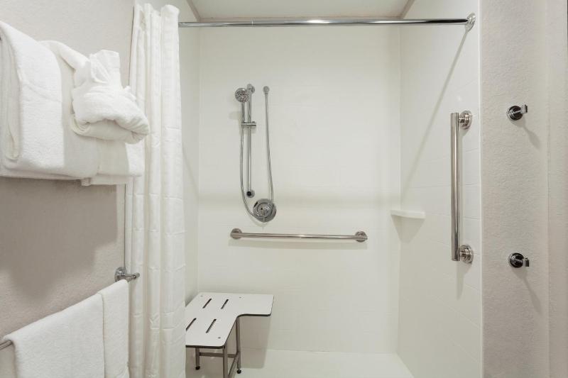 Holiday Inn Express Hotel and Suites Fort Lauderdale Airport Cruise Port By IHG - image 16
