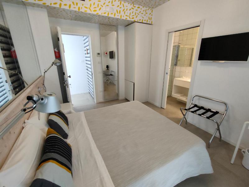 Small Double Room image 1