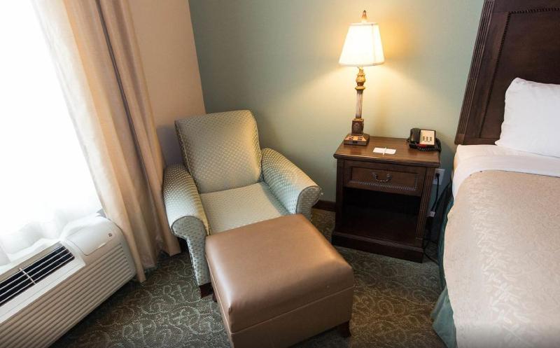 King Room - Non-Smoking image 3