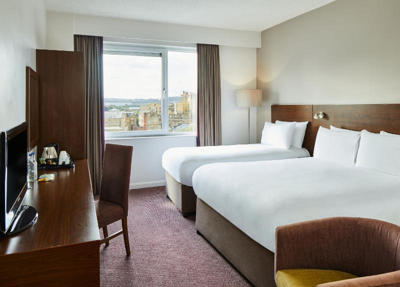 Standard Twin Room image 1