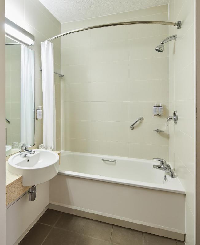 Superior Triple Room image 2