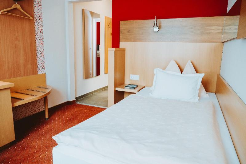 Economy Single Room image 3