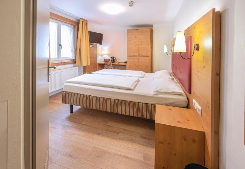 Standard Double Room image 4