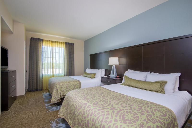One-Bedroom Queen Suite image 2
