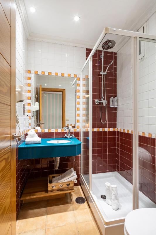 Economy Double or Twin Room image 4