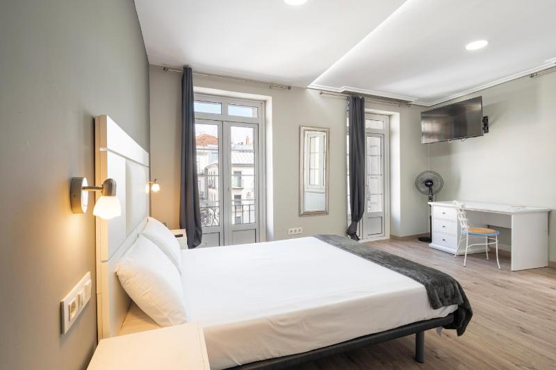 Superior Double or Twin Room image 4