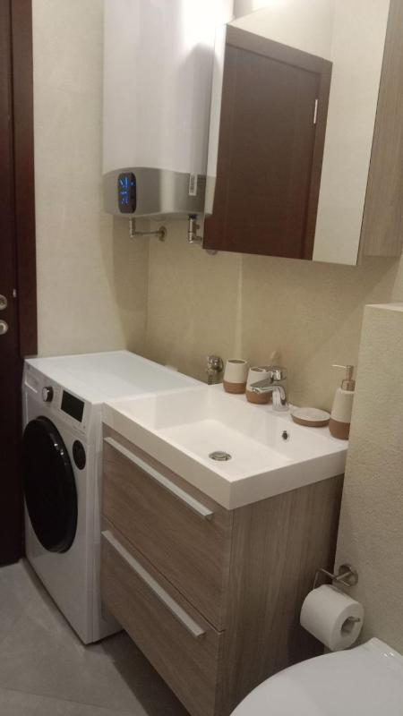 One-Bedroom Apartment image 4