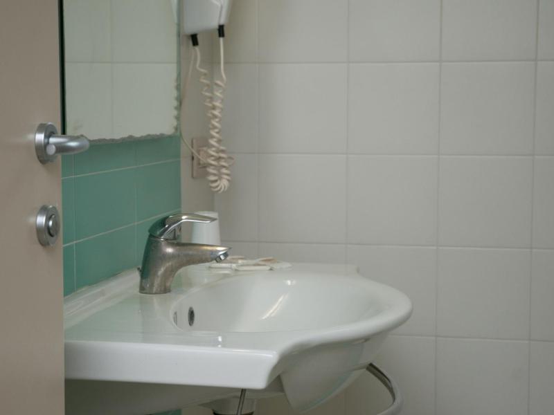 One-Bedroom Apartment image 2
