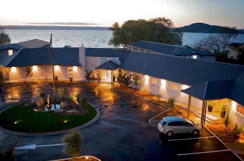 Wai Ora Lakeside Spa Resort - image 1
