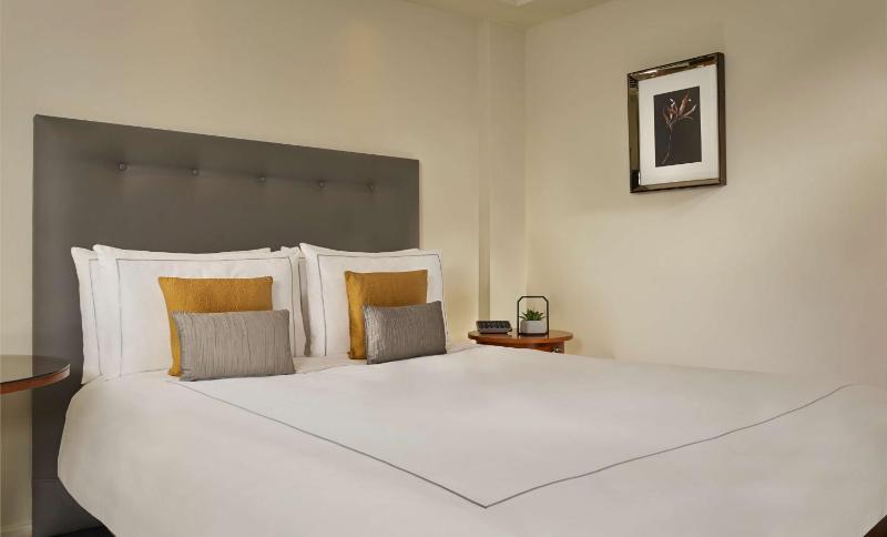 Executive Double Room image 4