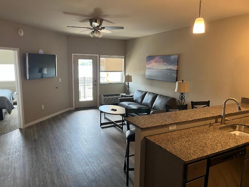 King Suite with Balcony image 4