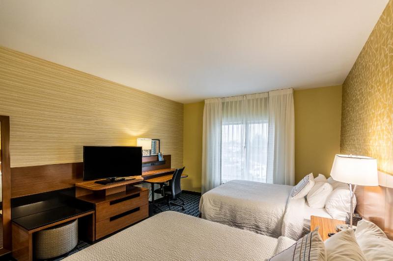 Queen Room with Two Queen Beds image 2