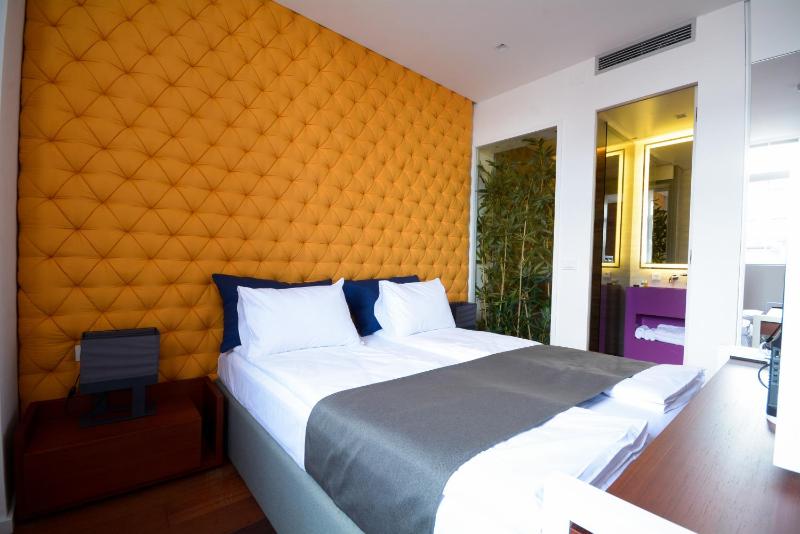 Standard Double Room image 4
