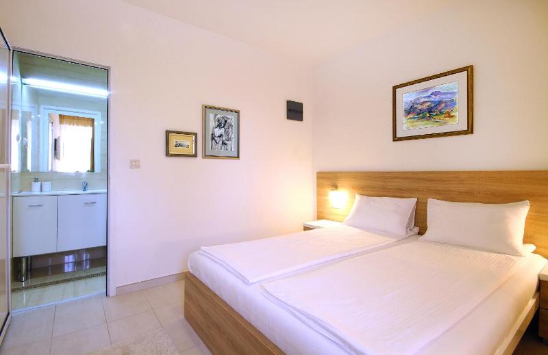 Aruba Apartments - image 13
