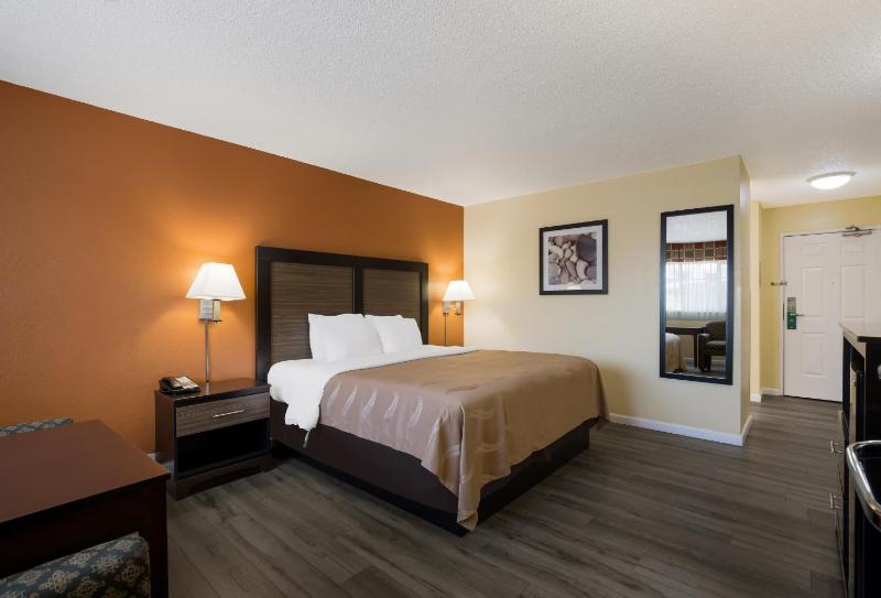 King Room image 3
