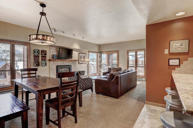 Village at Breckenridge Condos Sleeps 8 - Ski in Out Walk downtown - image 30