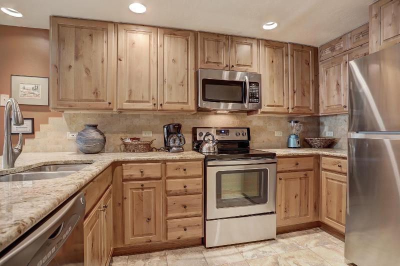 Village at Breckenridge Condos Sleeps 8 - Ski in Out Walk downtown - image 26
