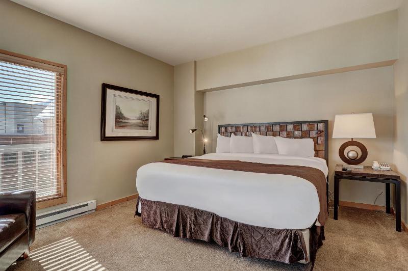 Village at Breckenridge Condos Sleeps 8 - Ski in Out Walk downtown - image 2