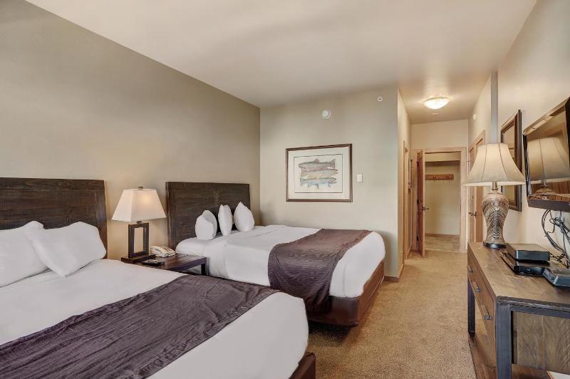 Village at Breckenridge Condos Sleeps 8 - Ski in Out Walk downtown - image 36