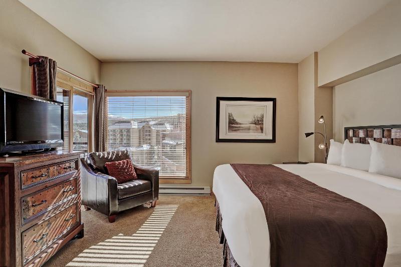 Village at Breckenridge Condos Sleeps 8 - Ski in Out Walk downtown - image 34