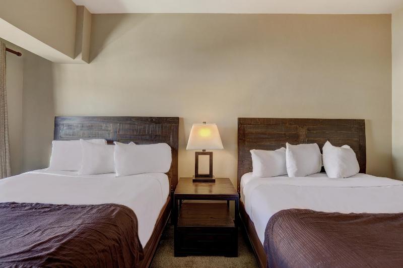 Village at Breckenridge Condos Sleeps 8 - Ski in Out Walk downtown - image 28