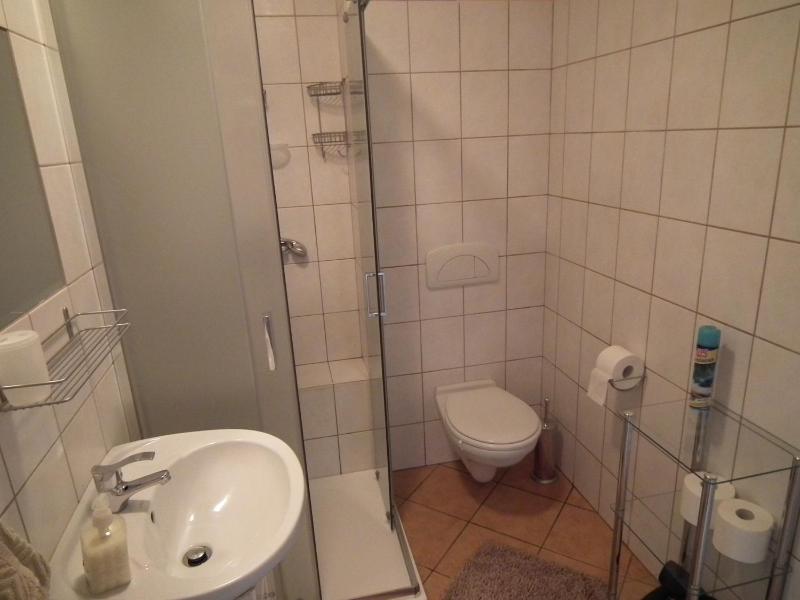 Double Room with Bathroom image 2