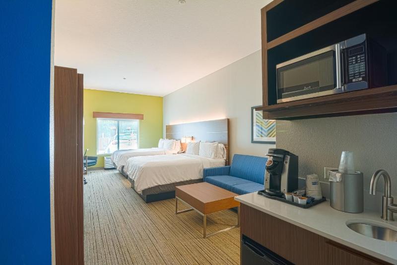 Queen Suite image 3