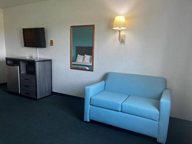 King Room - Non-Smoking image 3