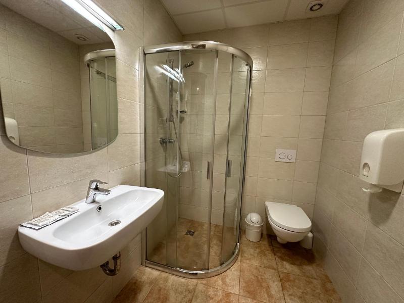 Standard Triple Room image 2