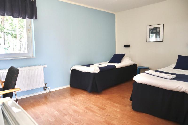 Twin Room image 4
