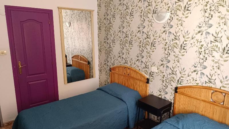Alcaravaneras Hostel - image 9