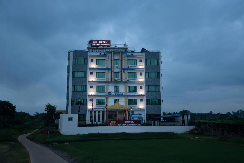 Hotel Ratnasambhava - image 1