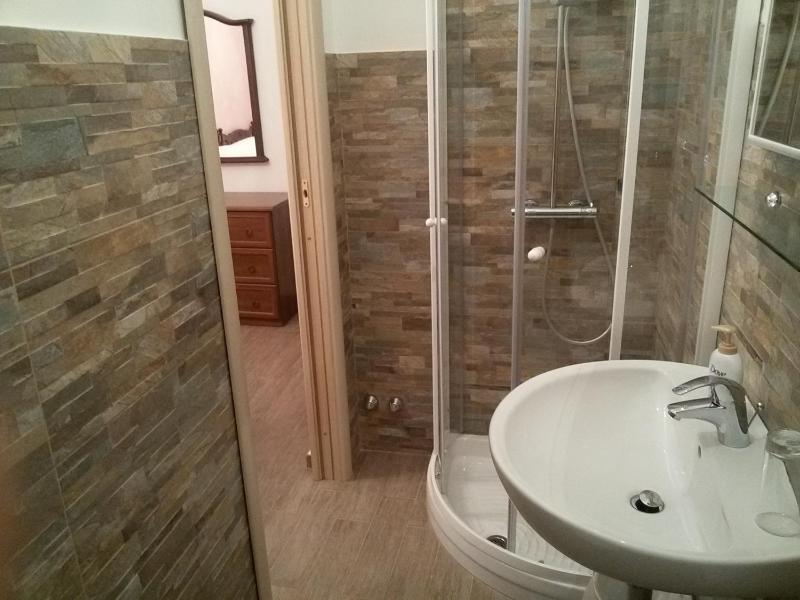 Double Room image 3