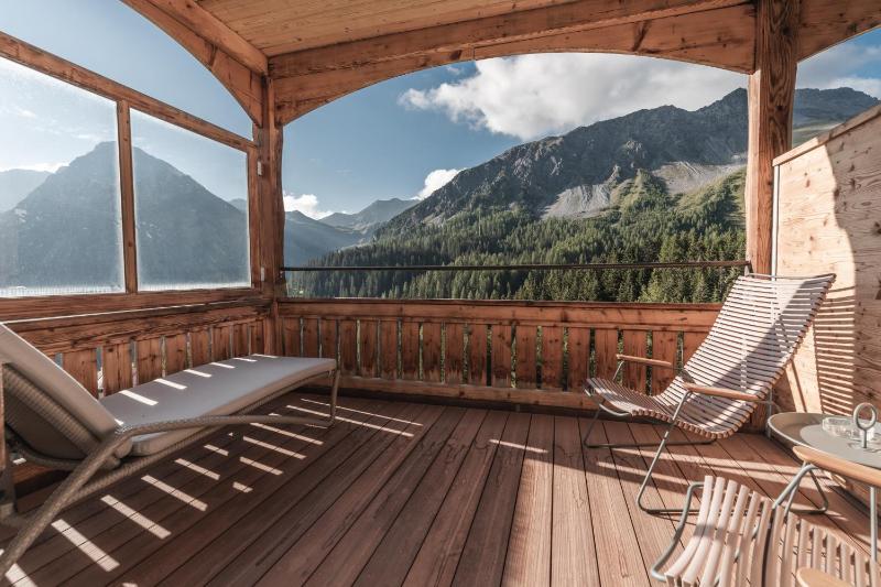 Apartment with Mountain View image 2