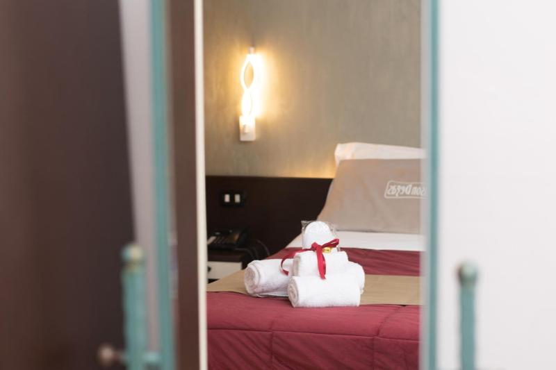 Superior Double Room image 4